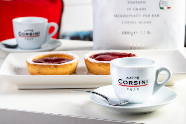 Kafija un deserts lielisks savienojums