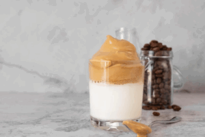 Coffee Cremino: ātrs un viegls kafijas deserts