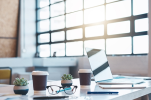 Kā kafija ir kļuvusi par biroja degvielu? Kafija un darbs