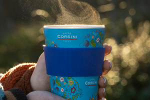 Atkārtoti lietojama kafijas krūze līdziņemšanai: kā izvēlēties labāko krūzi ikdienas steigā