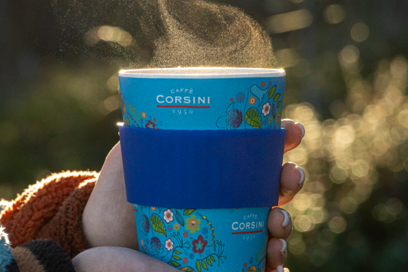 Atkārtoti lietojama kafijas krūze līdziņemšanai: kā izvēlēties labāko krūzi ikdienas steigā