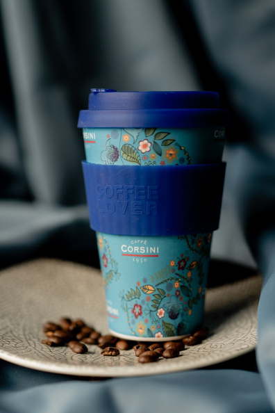 Atkārtoti lietojama kafijas krūze līdziņemšanai: kā izvēlēties labāko krūzi ikdienas steigā